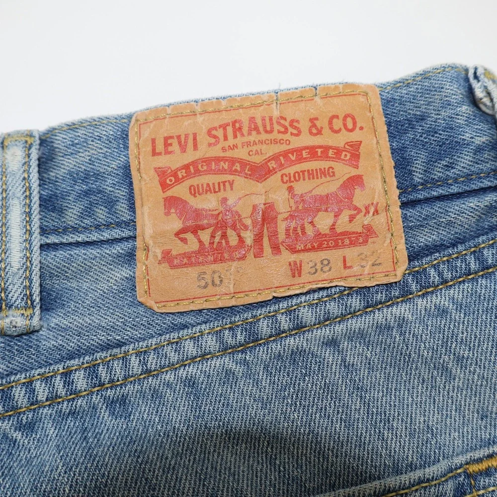 Levis 501 Men Original Fit Button Fly Straight Leg Light Wash Blue Jeans 38 x 32
